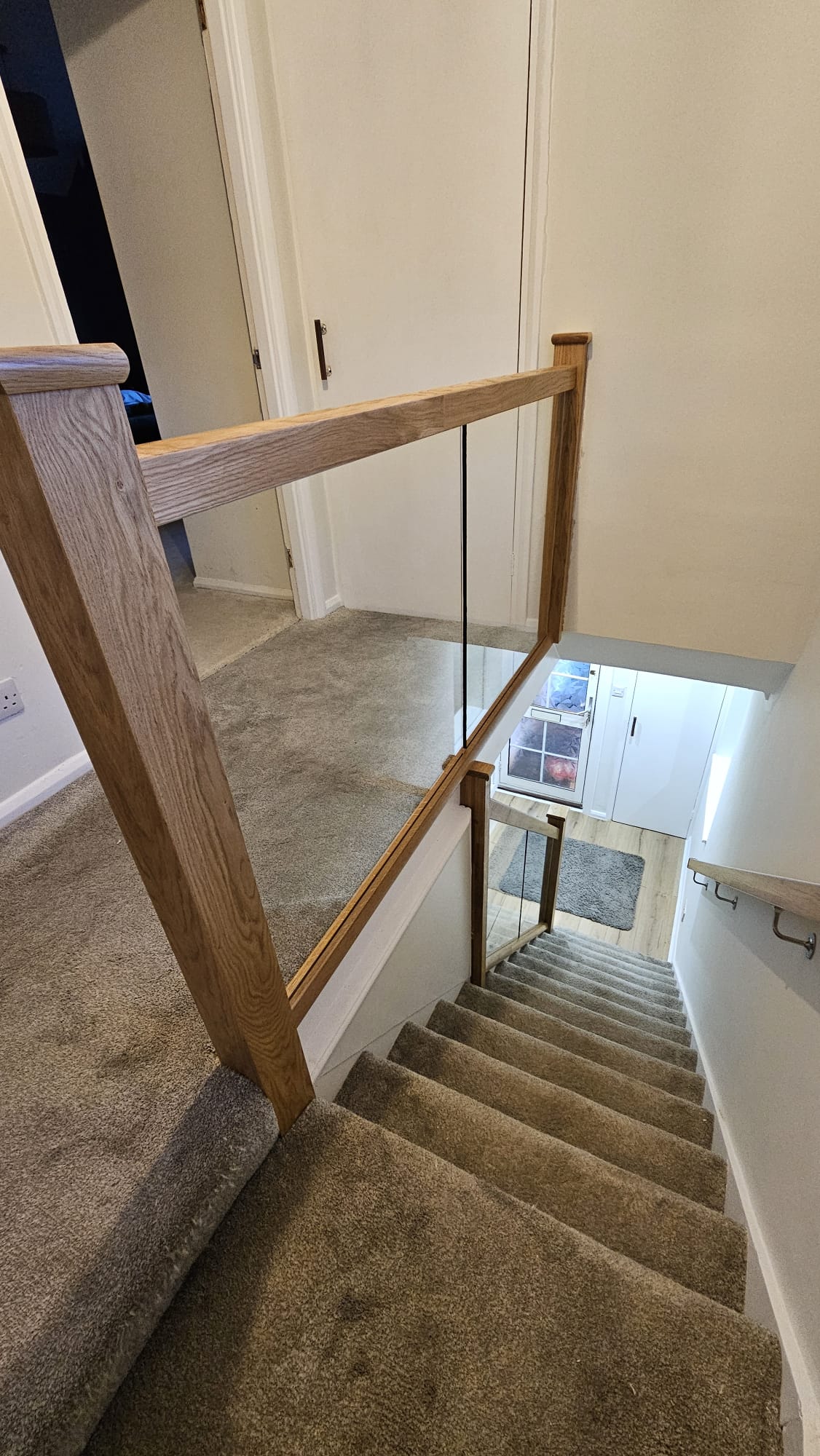 Oak staircase with embedded glass